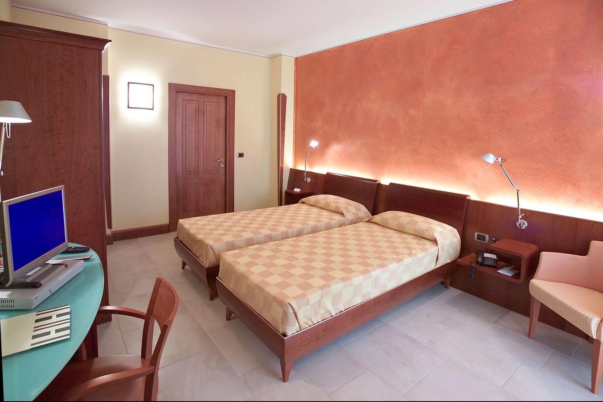 Albergo Ristorante San Marco Carmagnola Esterno foto